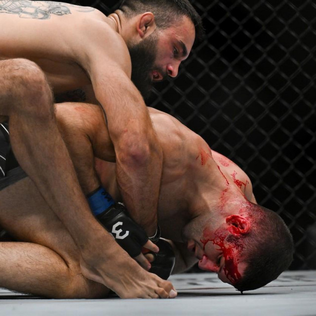 Benoit Saint- Denis (gornji) vs. Thiago Moises (donji)