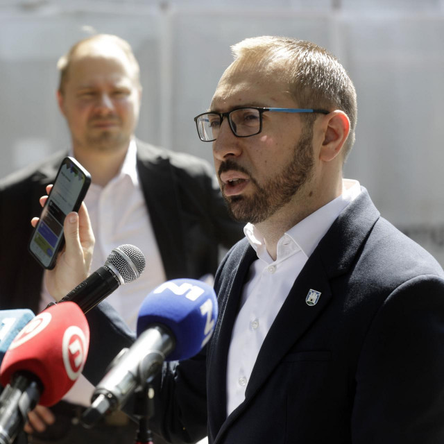 Danijela Dolenec, Luka Korlaet i Tomislav Tomašević