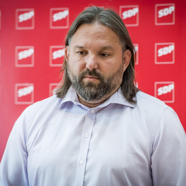 Tonči Restović