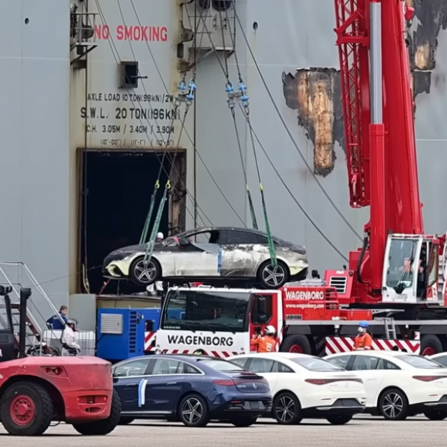 Iskrcavanje automobila s Fremantle Highwayja