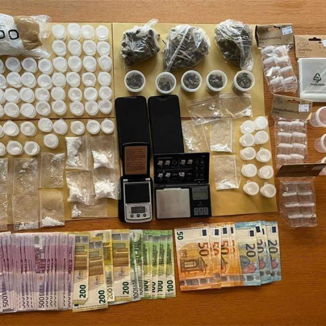 Droga, novac i mobiteli zaplijenjeni u Višnjevcu