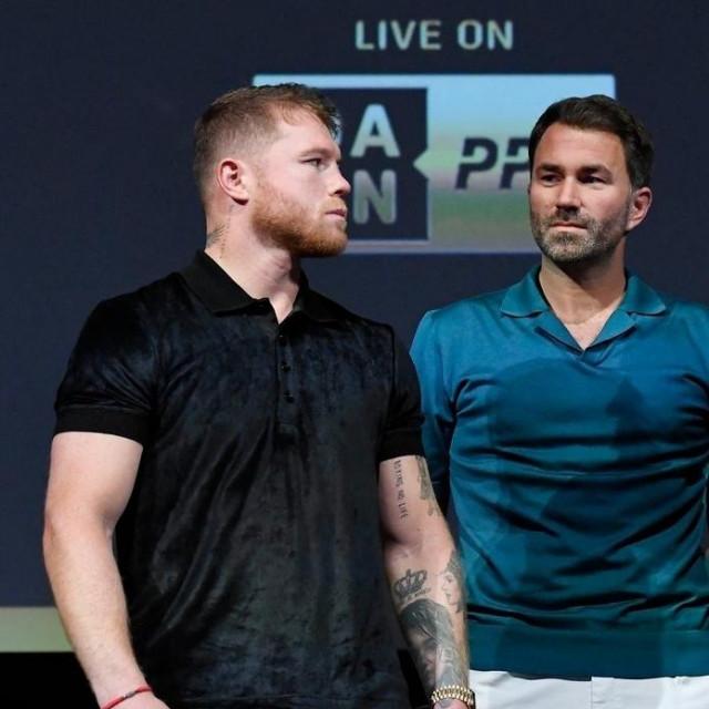 Canelo Alvarez (lijevo) i Eddie Hearn (desno)