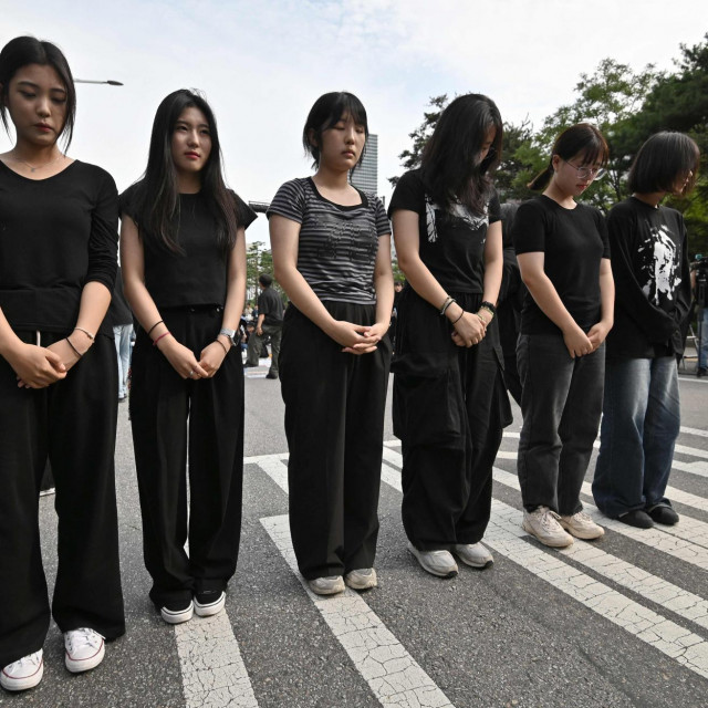 Minuta šutnje za učiteljicu