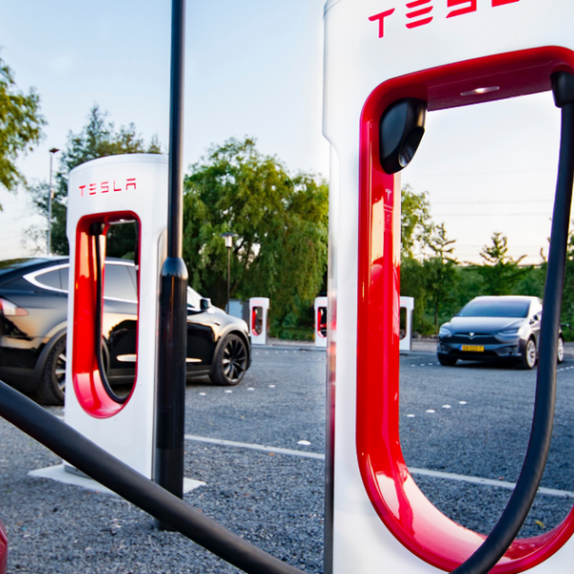 Tesla punjač (ilustracija)