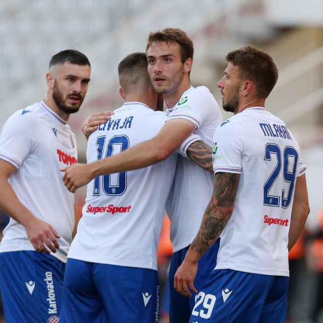 Ferro u zagrljaju
 