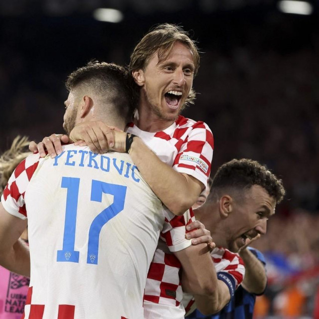 Bruno Petković i Luka Modrić