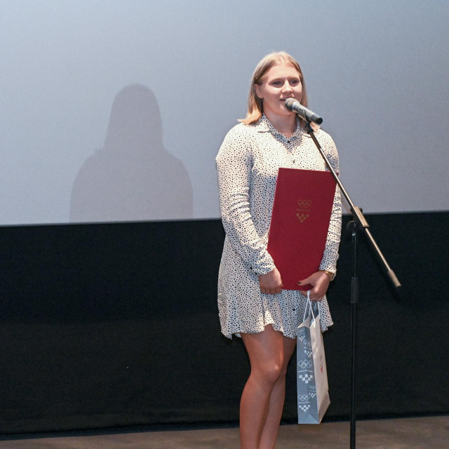 Zagreb, 110923.
Svecana dodjela nagrade Drazen Petrovic Hrvatskog olimpijskog odbora u Kaptol Boutique Cinema.
Na fotografiji: Biserka Petrovic, Veronika Vilk.