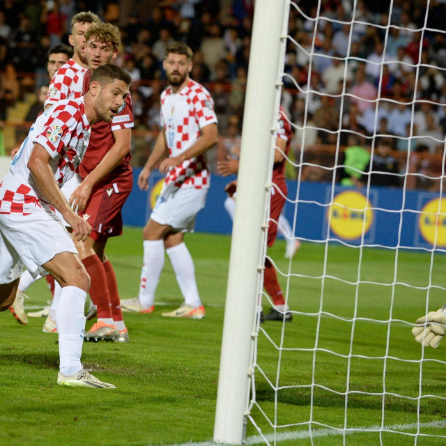 Trenutak u kojem Kramarić postiže gol