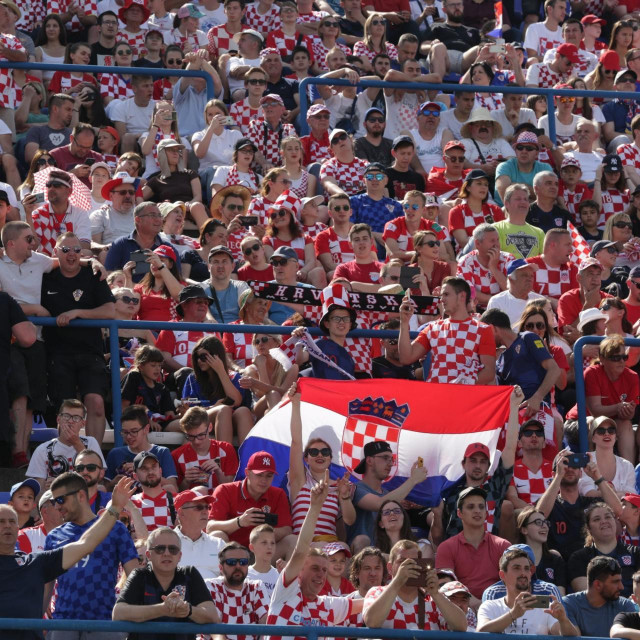 Kadar s utakmice Hrvatske i Walesa (Gradski vrt, Osijek)