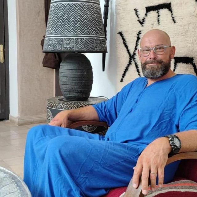 Drago Palestrina Mazić u svojem hotelu u tradicionalnoj odjeći