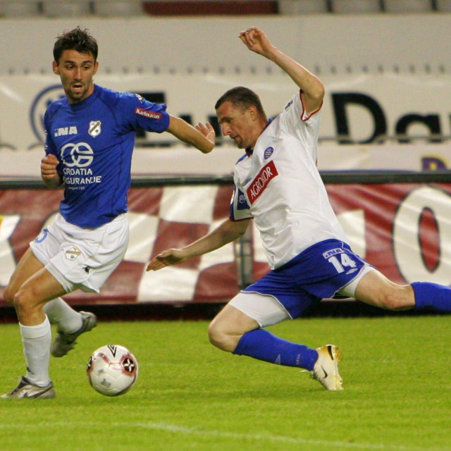 Sebastjan Cimirotič (Hajduk) i Dario Knežević (Rijeka) u duelu na Poljudu 2006. godine