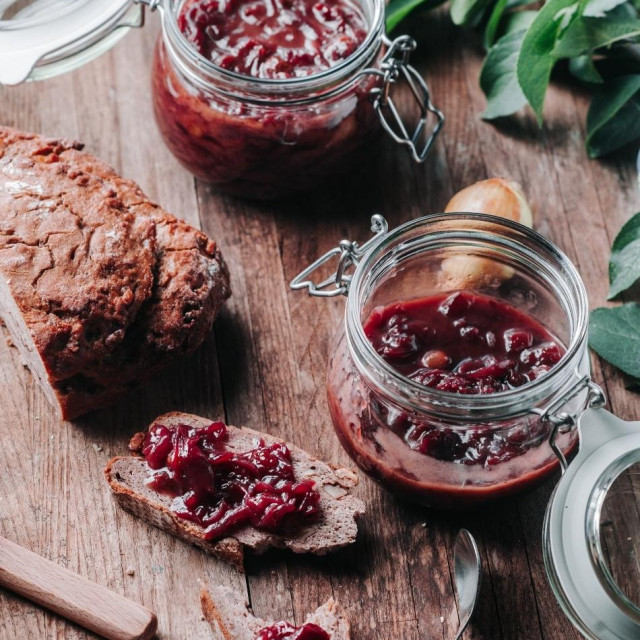 Chutney od luka i šljiva