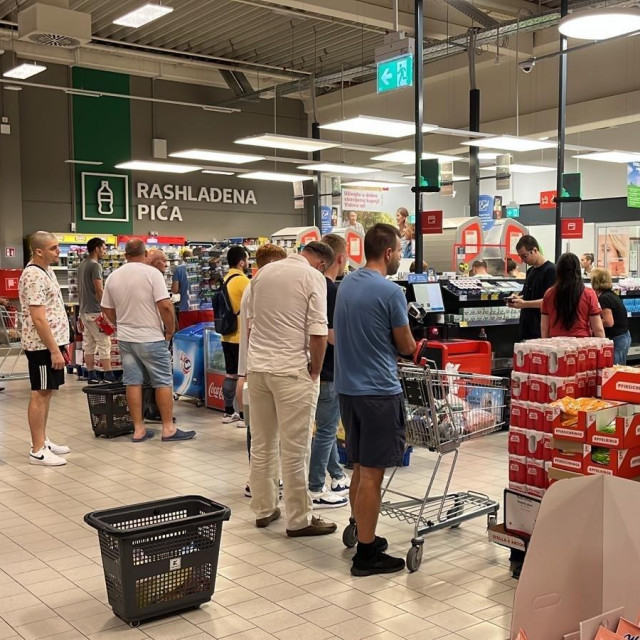 kAUFLAND rAVNICE