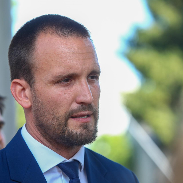 Ministar Šime Erlić.
 