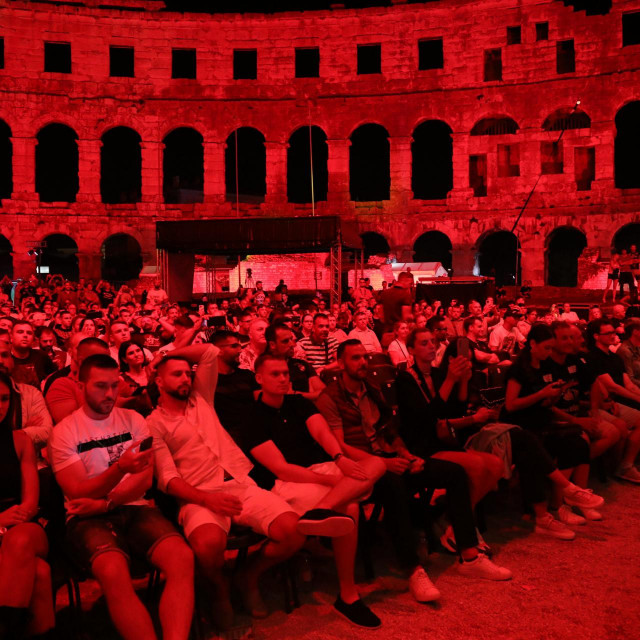 Pula, 020923.
FNC borbe u pulskoj areni.
Na fotografiji: publika i ugodjaj u areni.