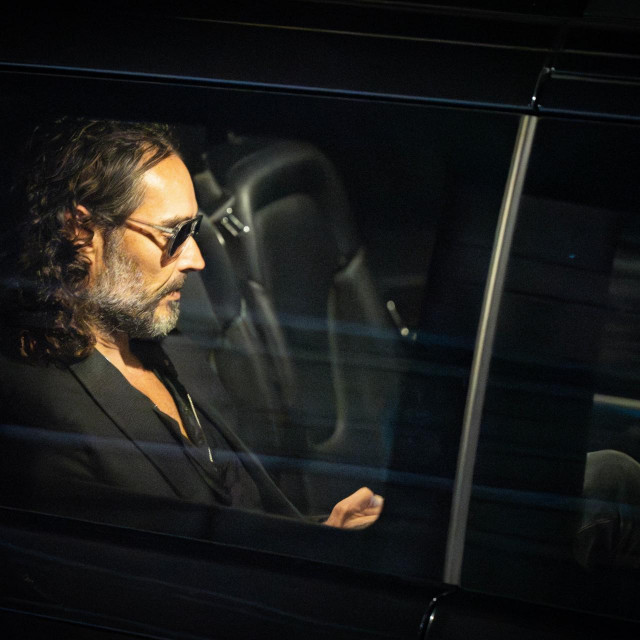 Russell Brand nakon nastupa u klubu u Wembleyu