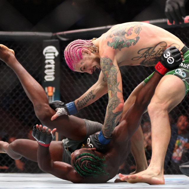 Aljamain Sterling (lijeo) i Sean O‘Malley (desno)