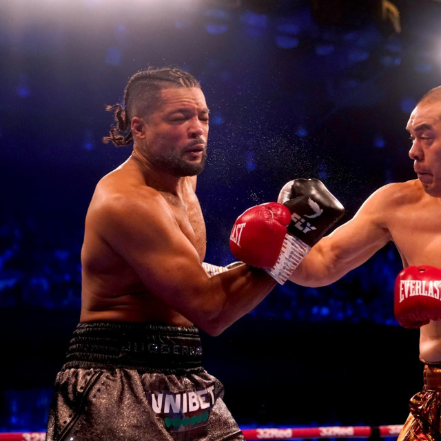 Joe Joyce (lijevo) i Zhilei Zhang (desno)