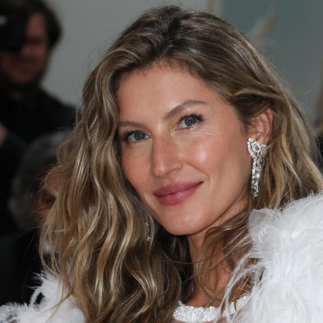 Prelijepa i u četrdesetima