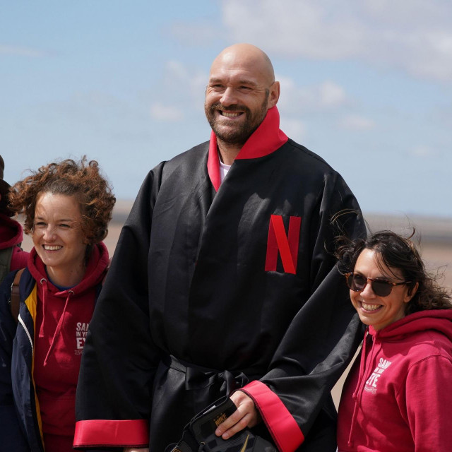 Tyson Fury (u sredini)