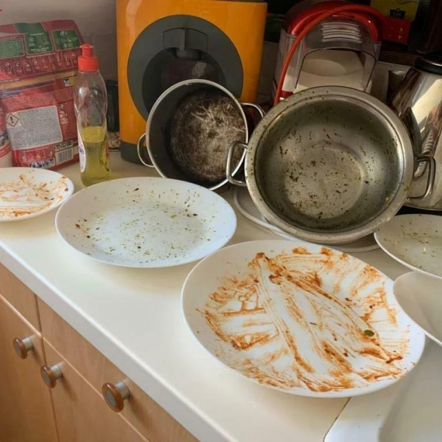 Nered koji su ostavile strankinje