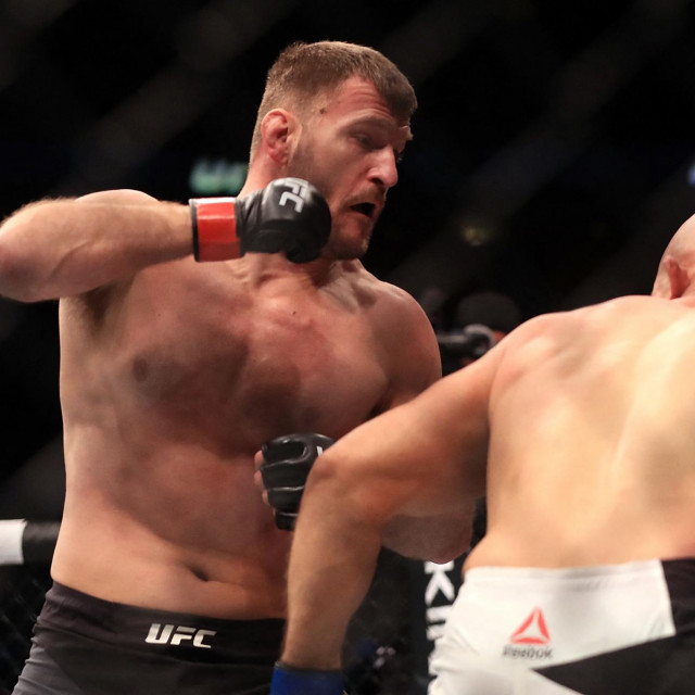 Stipe Miočić (lijevo) i Junior dos Santos (desno)