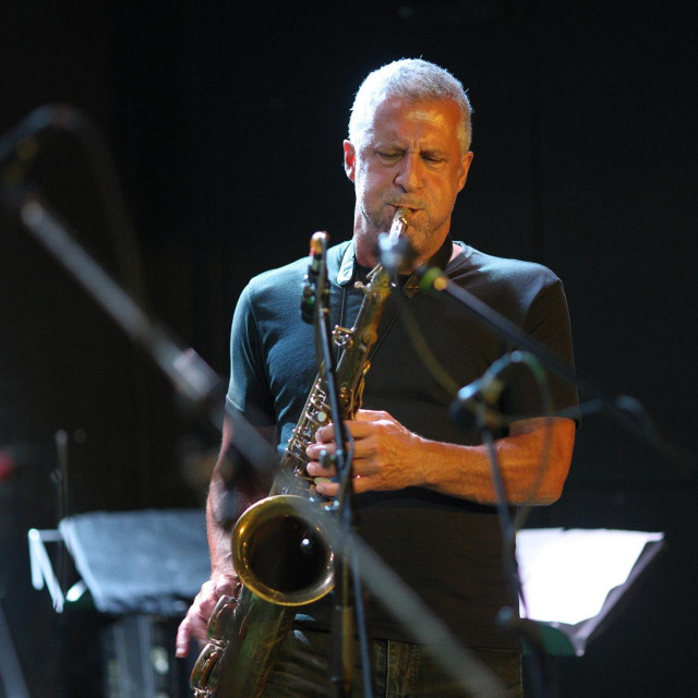 Impronedjeljak, međunarodni festival slobodno improvizirane i kreativne glazbe u klubu Močvara
Na fotografiji: Rodrigo Amado