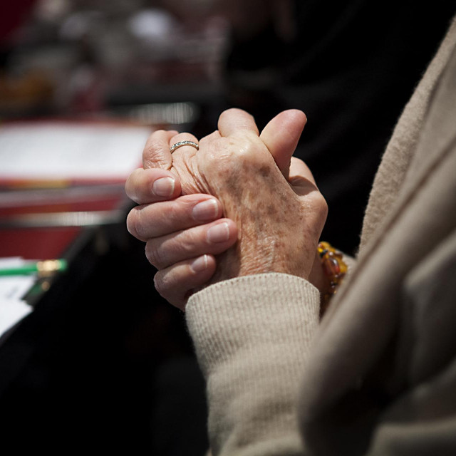U svijetu čak 60 milijuna ljudi živi s demencijom, pa ju je Svjetska zdravstvena organizacija 2012. proglasila javnozdravstvenim prioritetom i preporučila zemljama članicama osmišljavanje nacionalne strategije, odnosno akcijskog plana borbe protiv demencije