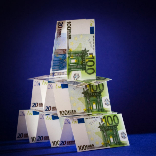 Ucjene i utjerivanje dugova bili su dio surovosti financijskog inženjeringa. Borisa Jelčića ulagač je oteo i zatočio u siječnju 1994., dužnicu jedne agencije četvorica studenata silovala su pred suprugom i djecom, izvodivši brutalnosti od kojih se svima dizao želudac u sudnici...