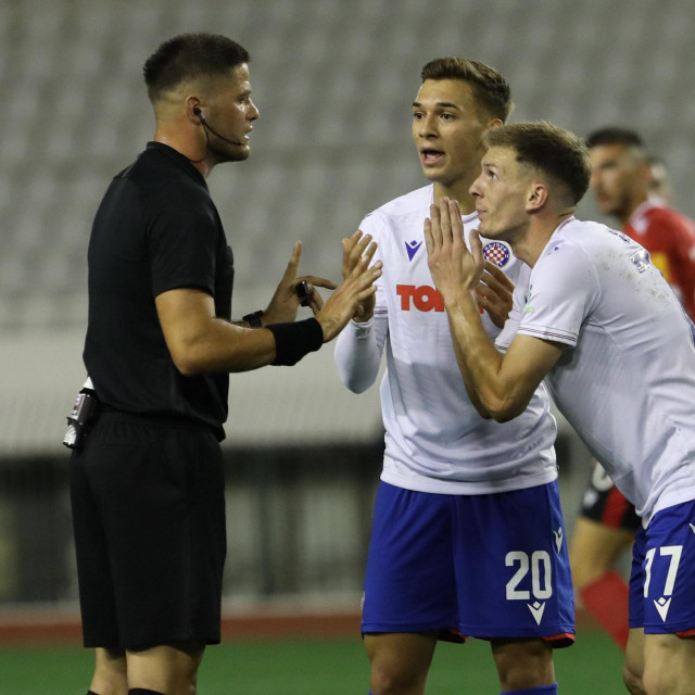 Patrik Kolarić s igračima Hajduka