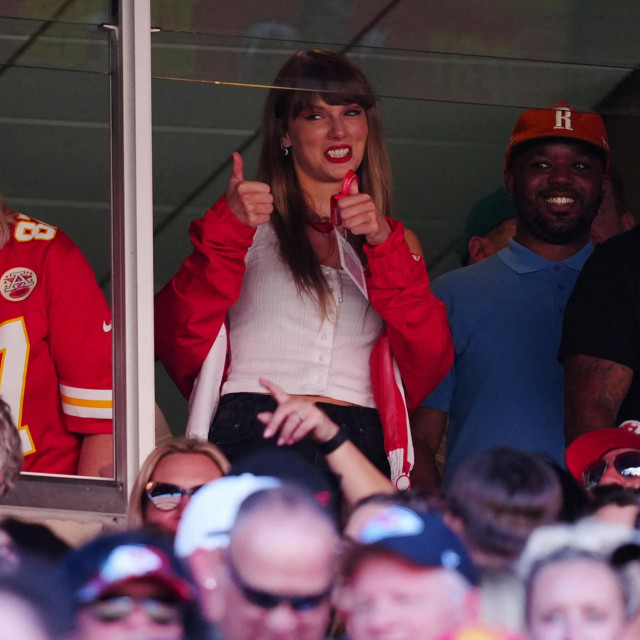 Pjevačica je vatrena navijačica