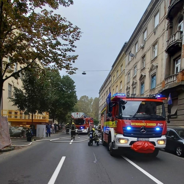 Vatrogasci kod hotela Zvonimir