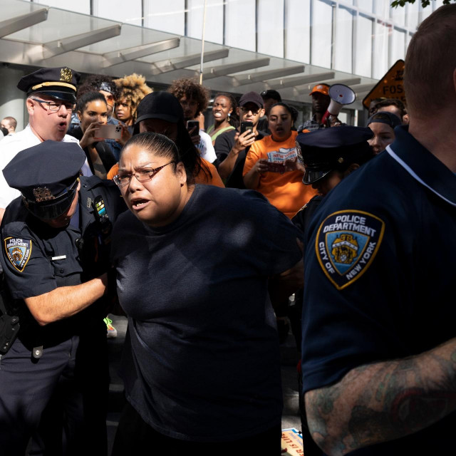 Arhivska fotografija, prosvjedi ispred Amazona u New Yorku