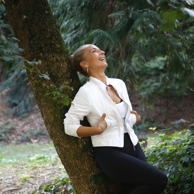 Nekada je maštala biti stjuardesa, a danas joj ‘krila‘ daje glumački poziv