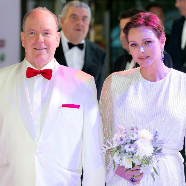 Princ Albert II i princeza Charlene u srpnju na 74. monegaškom balu Crvenog križa