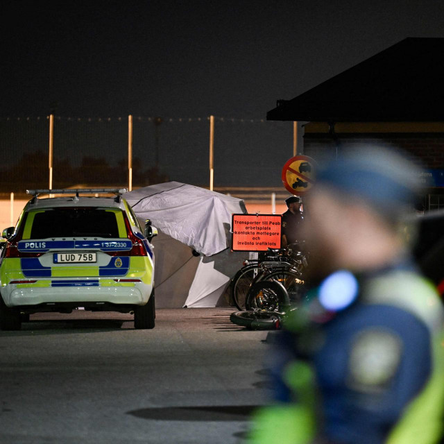 Policija na mjestu ubojstva mladića u južnom Stockholmu
