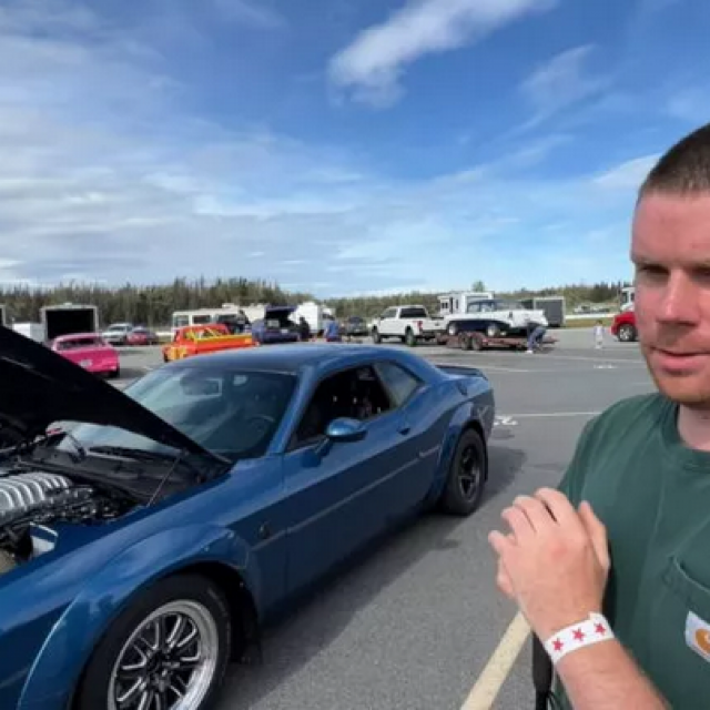 Sheldon i Dodge Super Stock Challenger SRT