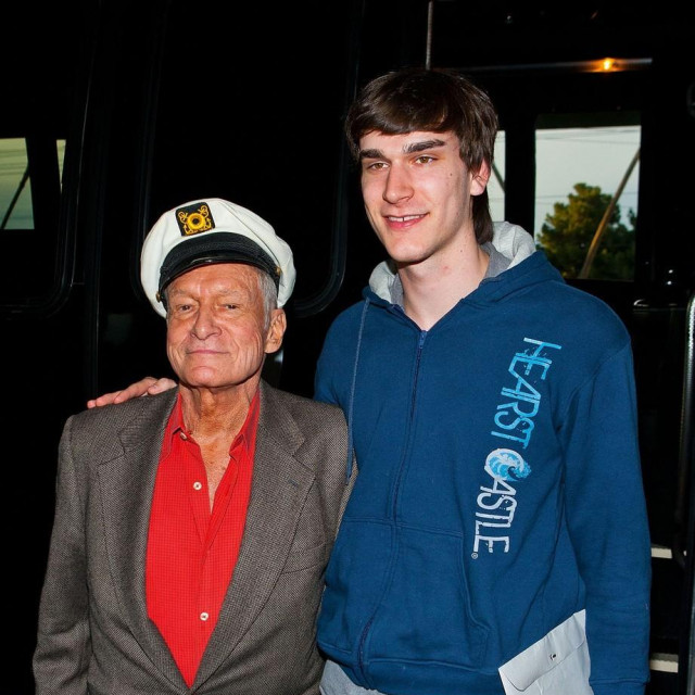Hugh Hefner i  Marston Hefner na zajedničkoj proslavi rođendana 2011. godine