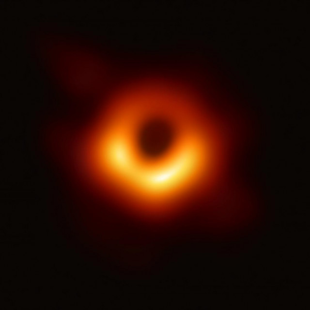 Supermasivna crna rupa u središtu galaksije Messier 87