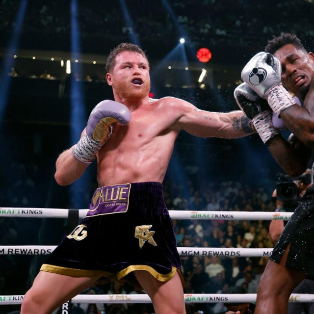 Canelo Alvarez (lijevo) vs. Jermell Charlo (desno)