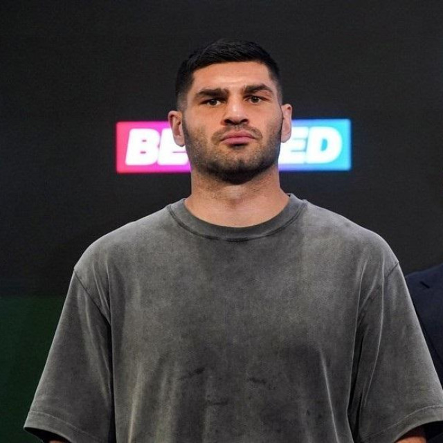 Filip Hrgović (lijevo) i Eddie Hearn (desno)