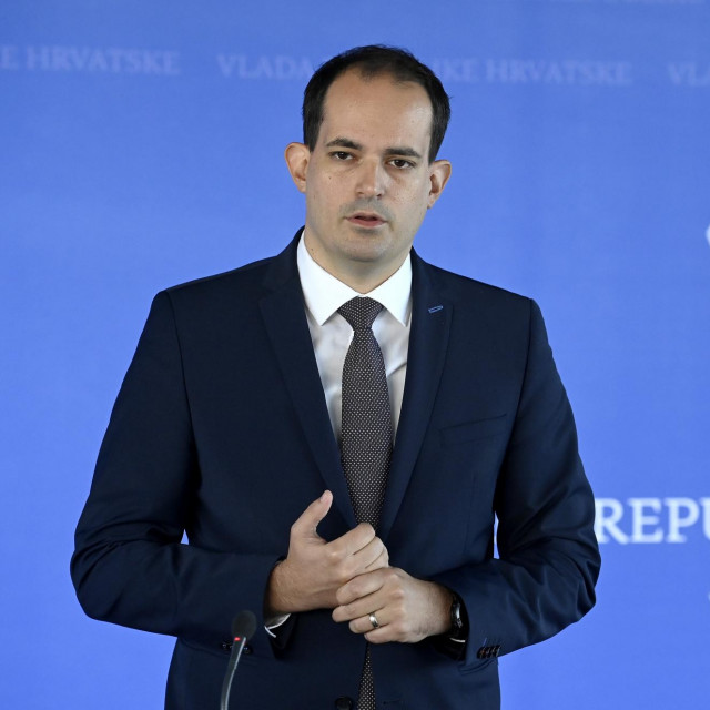 Broj ugovora o doživotnom i dosmrtnom uzdržavanju ograničit će se na tri, a bilježnik će morati provjeriti koliko je ugovora stranka sklopila; ministar pravosuđa i uprave Ivan Malenica
