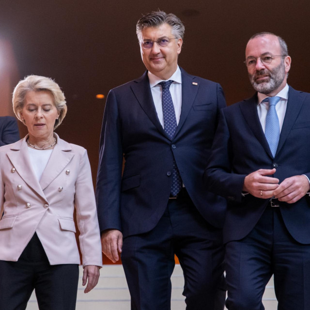 Andrej Plenković, Ursula von der Leyen i Manfred Weber na konferenciji Europske pučke stranke u Splitu
