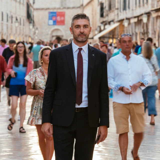 ”Šalju mi mailove, vrijeđaju me i govore da neću opet biti izabran za gradonačelnika. Nema veze, ali u Dubrovniku kapital više neće biti ispred demografije”
