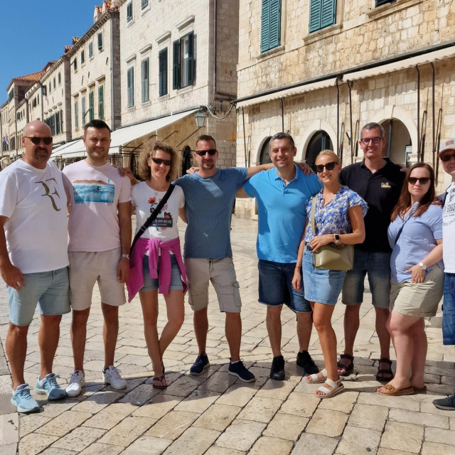 Čelni ljudi Staropramena iz Praga i biznismen Teo Čendo u obilasku Dalmacije