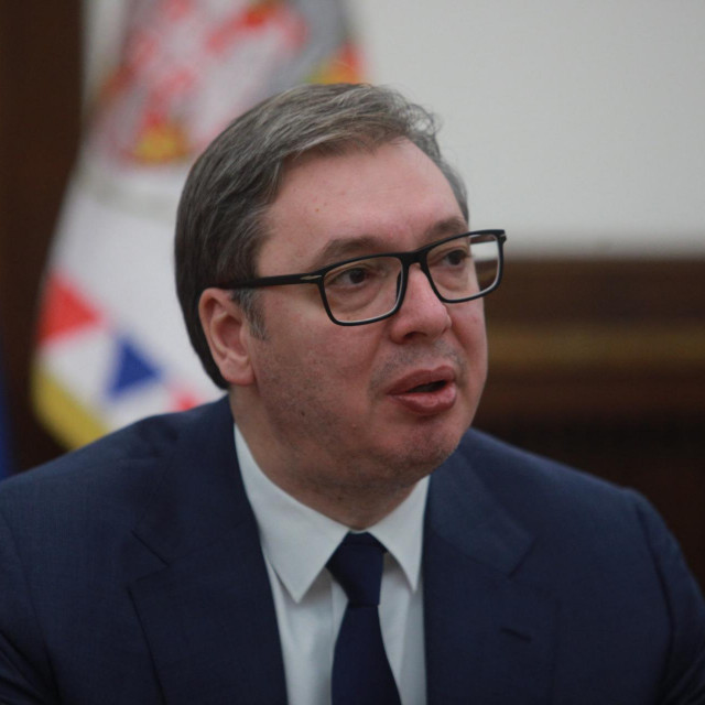 U Srbiji se vjerojatno neće slaviti godišnjica pada Slobodana Miloševića. Danas su u toj zemlji na vlasti njegovi nekadašnji suradnici. Državom vlada Aleksandar Vučić, ministar vanjskih poslova je Ivica Dačić, a šef obavještajne službe Aleksandar Vulin