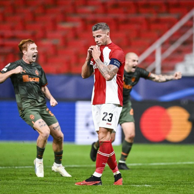 Toby Alderweireld tuguje, igrači Šahtara slave