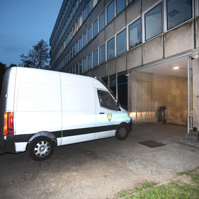Osumnjičeni su u srijedu navečer ispitani u prostorijama EPPO-a u Zagrebu, a u četvrtak im je sudac istrage Županijskog suda odredio jednomjesečni istražni zatvor