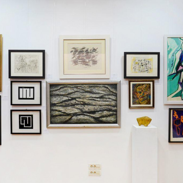 Postava u galeriji Artmark