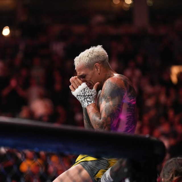 Charles Oliveira 